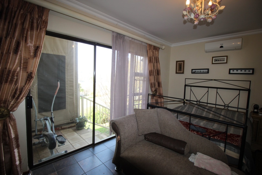 4 Bedroom Property for Sale in Lake Deneysville Free State